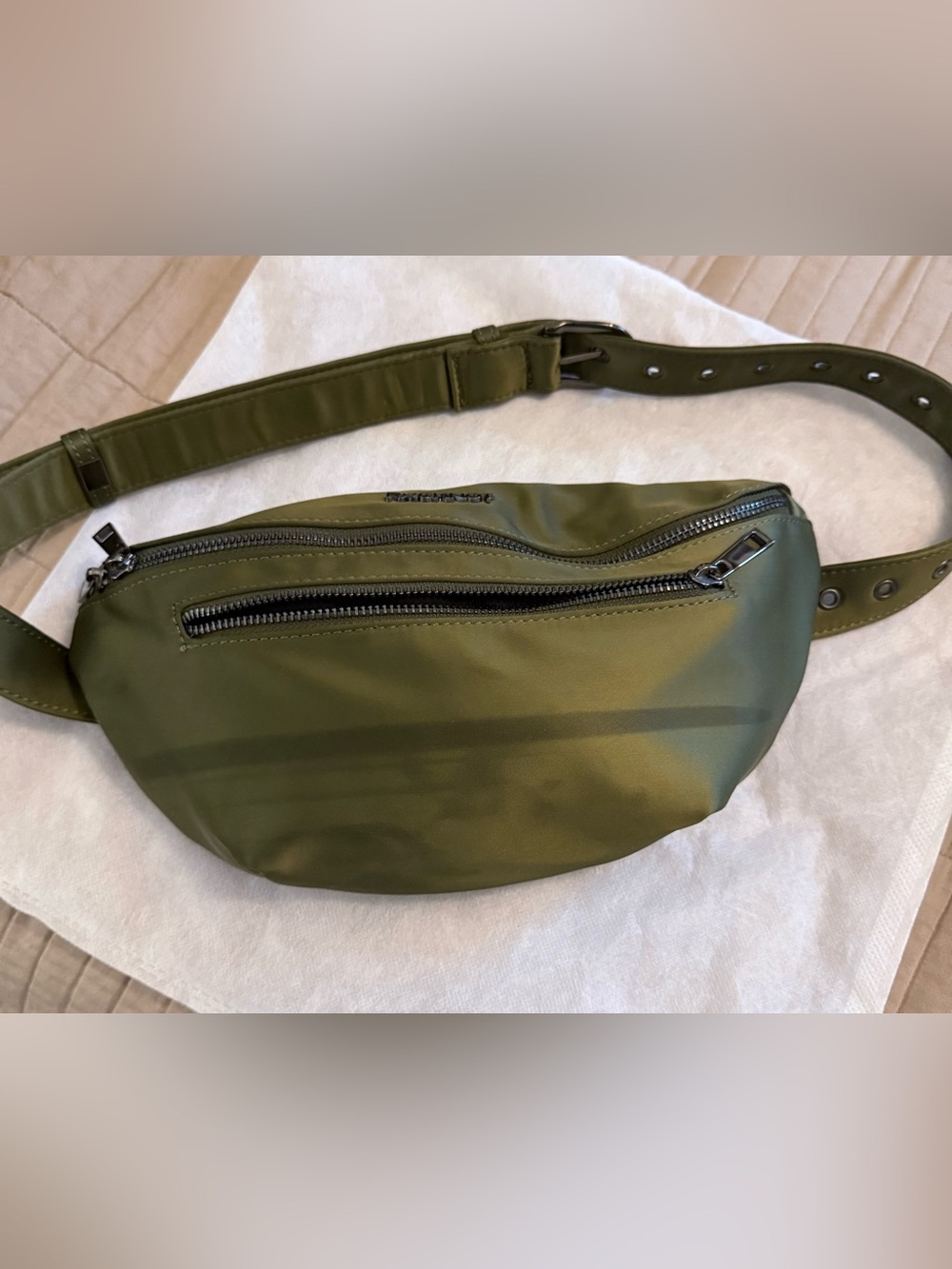 Olive Green Women's Crossbody Belt Bag with Adjustable Strap - Picture 4 of 8